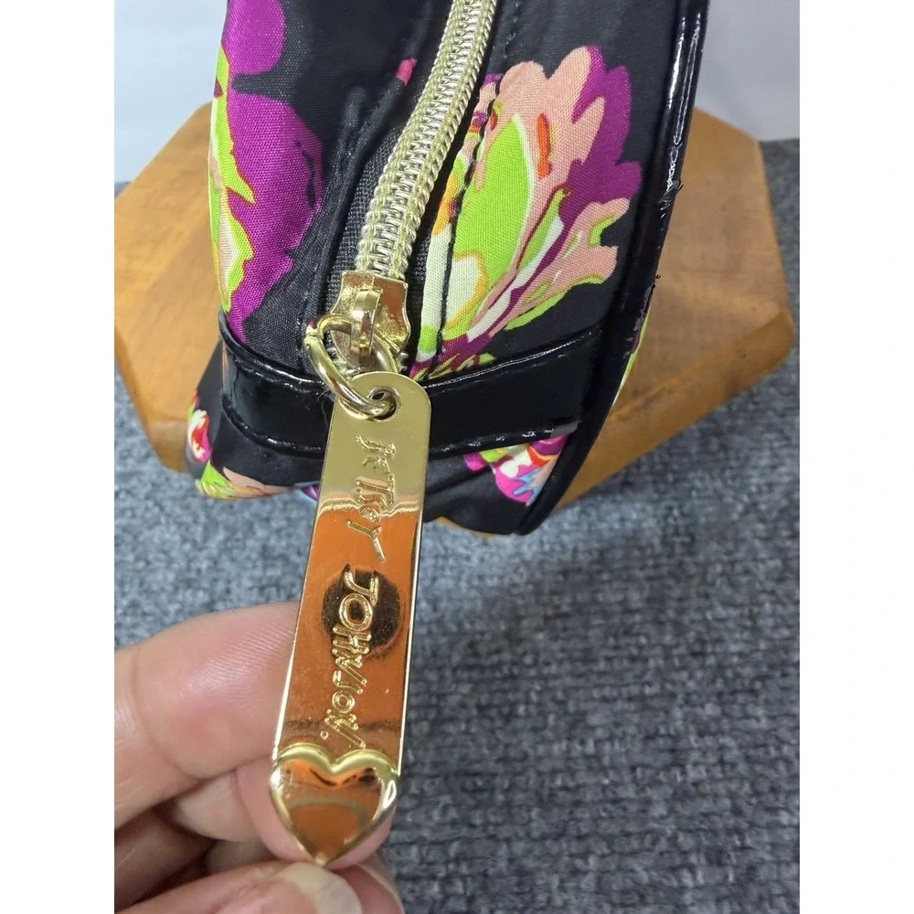 Betsey Johnson Floral Cosmetic Bag Black Multi Roses‎ Print make up Travel Case